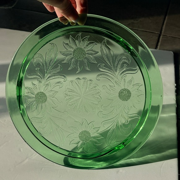 1930s Vtg Jeanette Green Depression GLOW Glass Sunflower Footed Cake Plate 10" - Picture 16 of 16